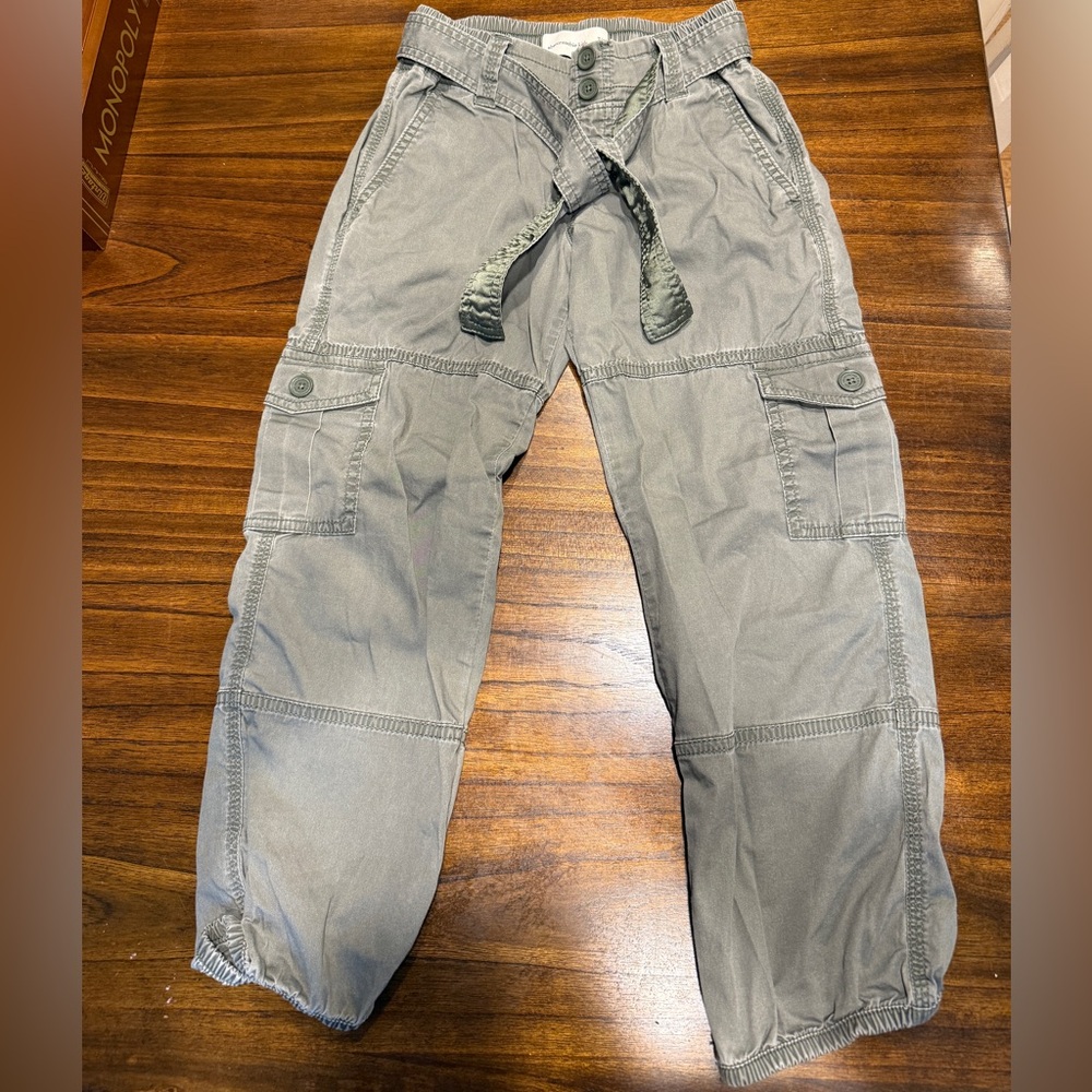 Girls Abercrombie Kids Green/khaki Pants size 7/8 (with inside buttons)